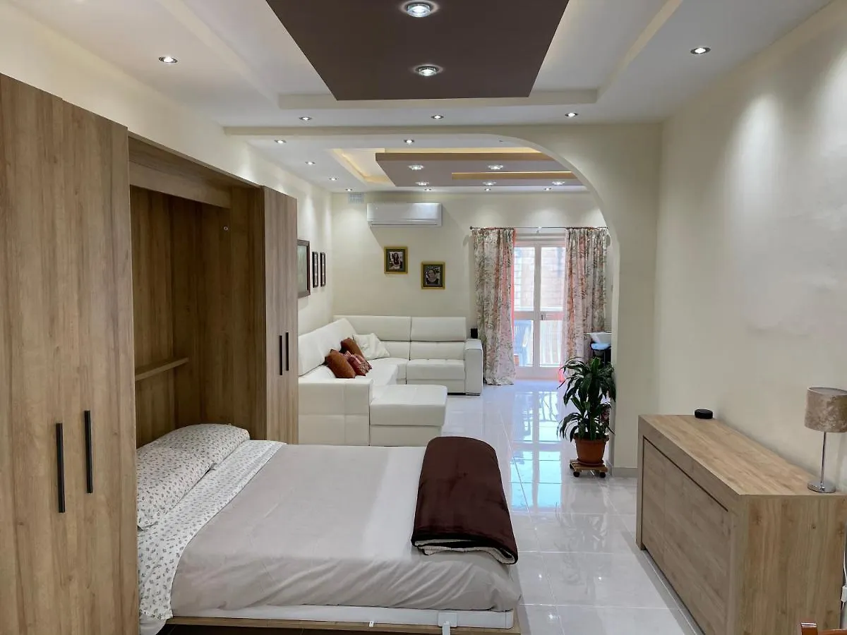 Sunrise Apt Near Beach Smarttv & Netflix Birżebbuġa Apartmán