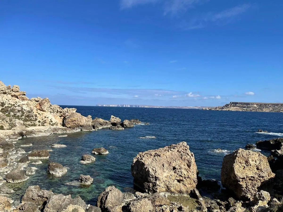 Sunrise Apt Near Beach Smarttv & Netflix Birżebbuġa Apartmán