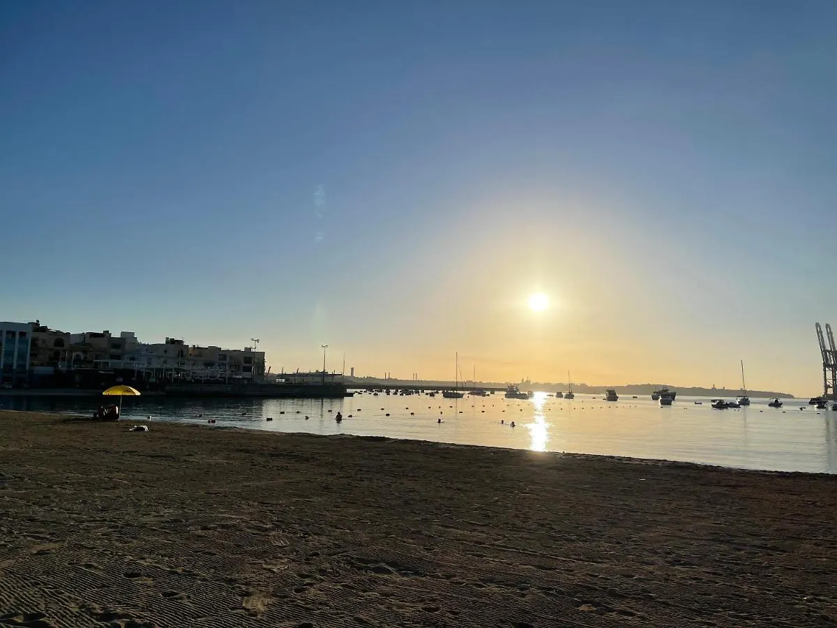 Sunrise Apt Near Beach Smarttv & Netflix Birżebbuġa Apartmán