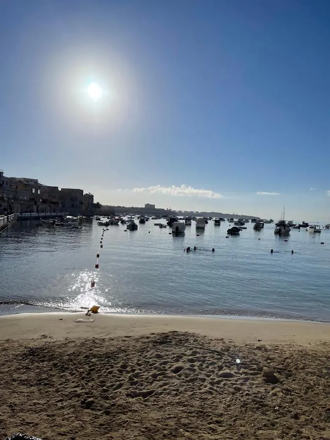 Sunrise Apt Near Beach Smarttv & Netflix Birżebbuġa Apartmán