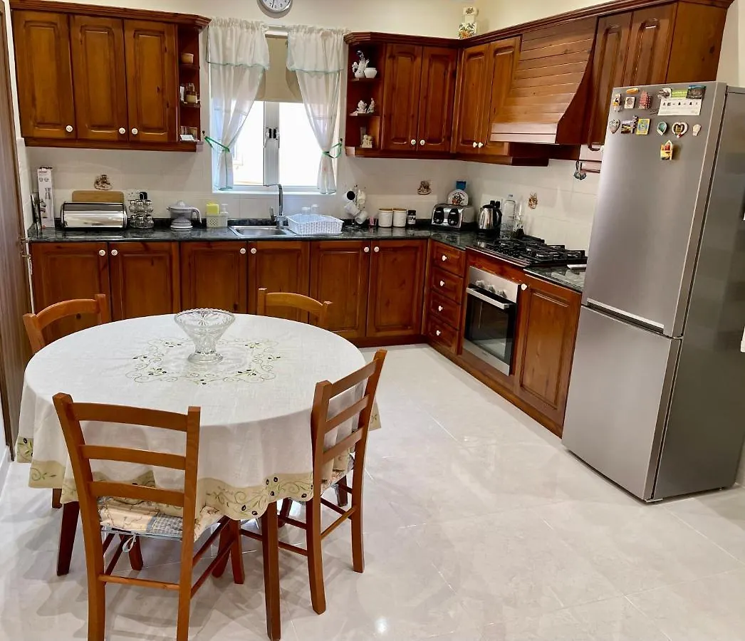 Sunrise Apt Near Beach Smarttv & Netflix Apartment Birzebbuga